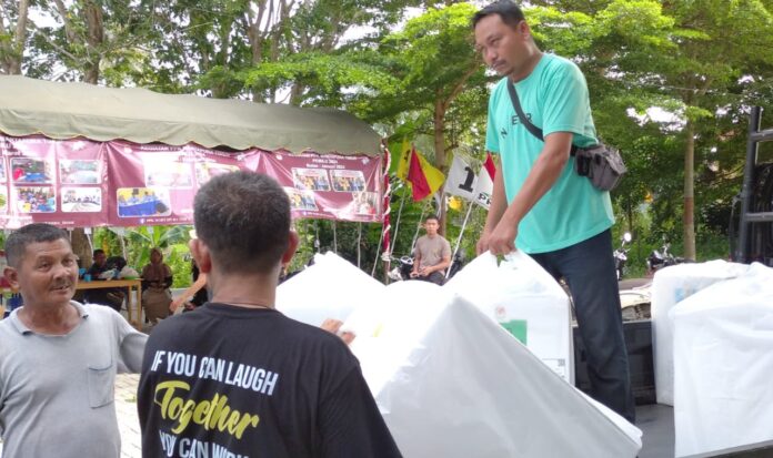 logistik pemilu martapura timur pasca perhitungan suara logistik tiba di gudang kecamatan