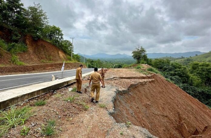 Alami Longsor, PUPR Kalsel Tinjau Jalan Baru Banjarbaru-Batulicin