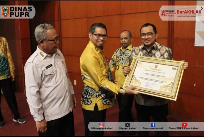 PUPR Kalsel Raih Penghargaan Kalsel Procurement Award