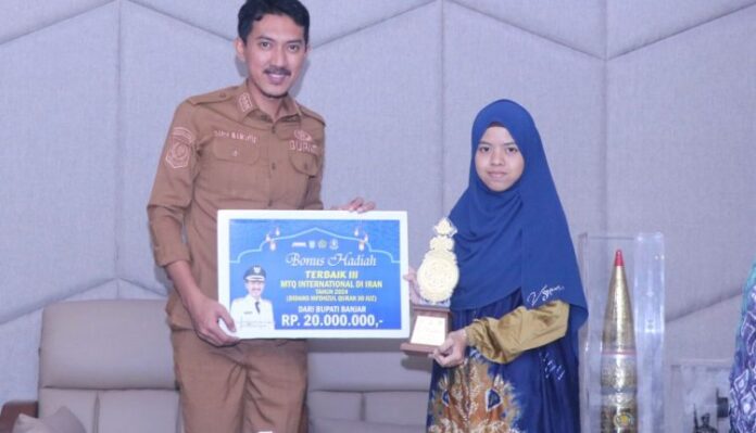 Raih Terbaik III di MTQ Internasional, Nuriah Terima Bonus 20 Juta  Raih Terbaik III di MTQ Internasional, Nuriah Terima Bonus 20 Juta