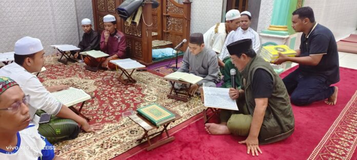 Keliling Tadarusan Gubernur Bagikan Al-Qur'an di Musala Hingga Masjid 
