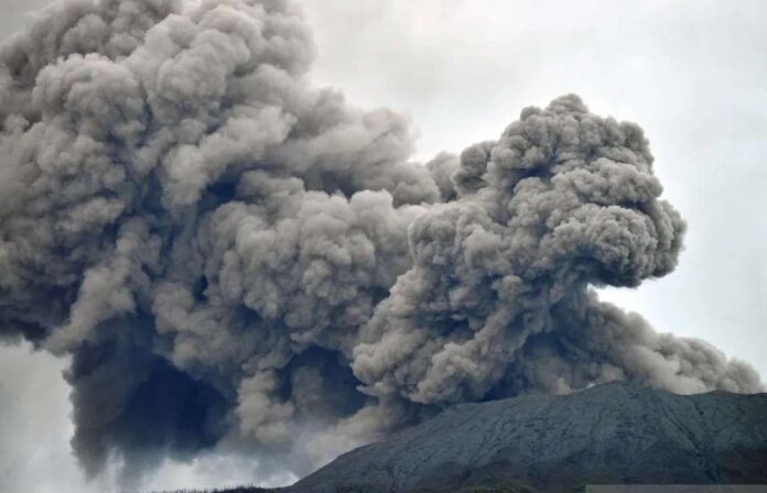 Gunung Marapi dan Semeru Erupsi