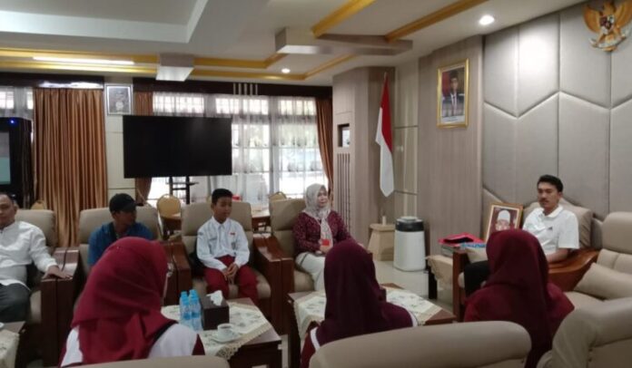 IMG-20240426-WA0026 Bupati Beri Semangat Siswa SDN Indrasari 2 Yang Ikuti Festival Tunas Bahasa Ibu Nasional