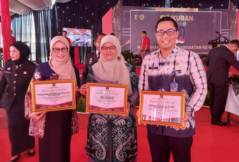 RSD Idaman dan Dua SKPD Kota Banjarbaru Terima Penghargaan Dari Kemenkumham 