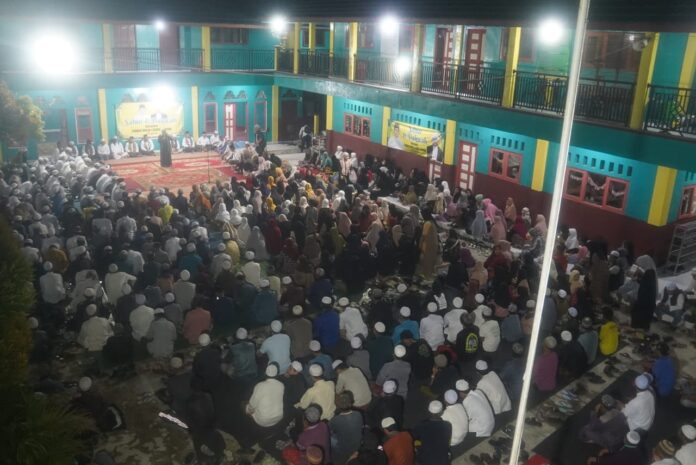 Hadir di Pondok Pesantren Iqdamul Ulum, Gubernur Disambut Antusias Masyarakat 