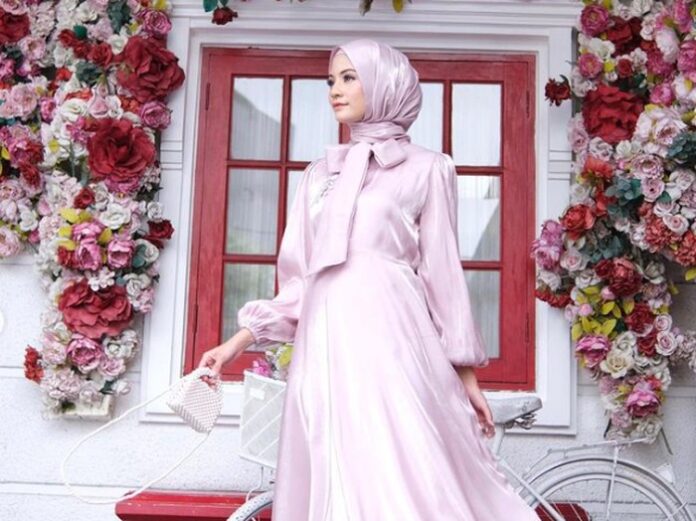 inspirasi-dress-shimmer-ounadoutfit-2_43 Shimmer, Tren Baju Lebaran 2024