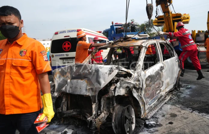 kecelakaan-tol-jakarta-cikampek-km-58-1b0c0-dom KNKT Ungkap Penyebab Kecelakaan di Tol KM 58