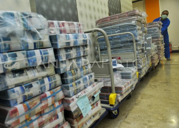 uang beredar lebih tinggi