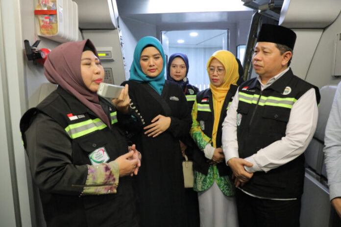 Acil Odah Lepas Keberangkatan CJH Kloter 8 Embarkasi 