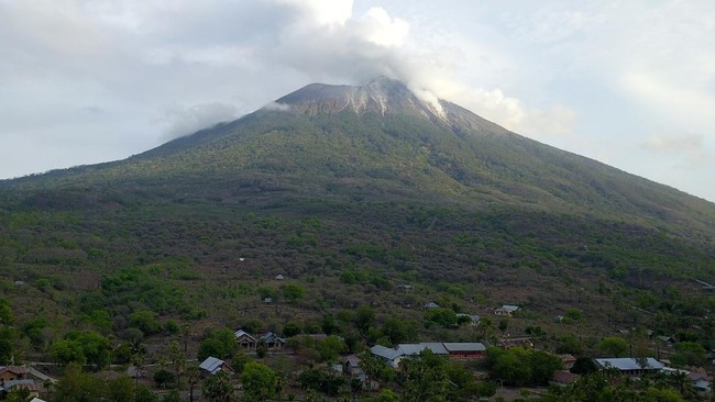 gunung ile lewotolok erupsi Gunung Ile Lewotolok