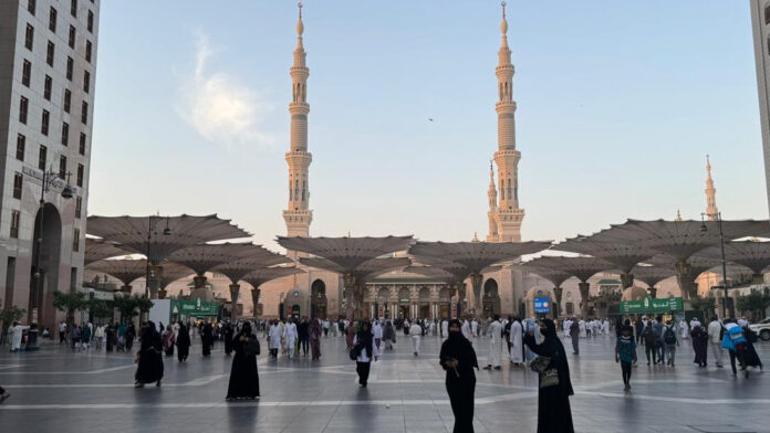 Sebaliknya petugas haji juga tak bosan menyampaikan imbauan kepada Jemaah untuk dipahami dan dipatuhi.