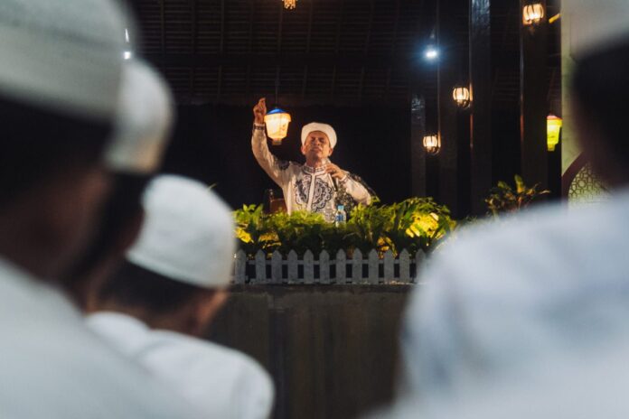 Guru Jaro Isi Shalawatan dan Tausiah Rutin di Alam Roh 88