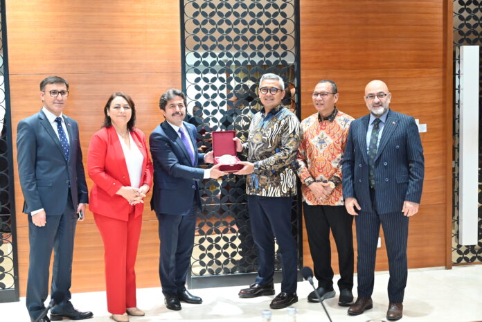 komitmen gigih bela palestina