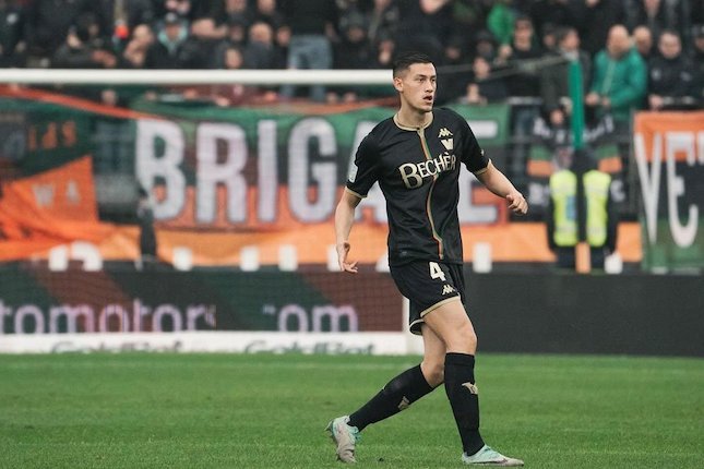 jay idzes salah satu pungawa Venezia enezia akan berlaga di final play-off promosi Serie A