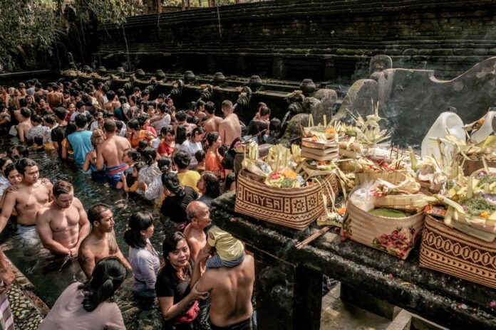 pertunjukan budaya di World Water Forum