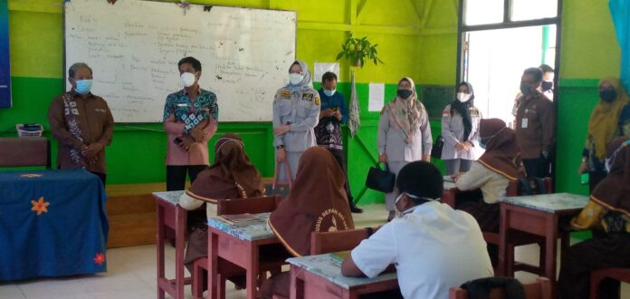 tunjangan guru percepat pencairan Direktorat Jenderal Guru dan Tenaga Kependidikan (Ditjen GTK), Kementerian Pendidikan, Kebudayaan, Riset, dan Teknologi (Kemendikbudristek) terus mengupayakan percepatan proses pencairan tunjangan guru.