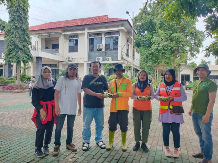 WhatsApp Image 2024-06-19 at 20.24.22 wartawan banjarbaru bagikan daging kurban
