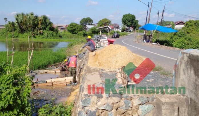 proyek gapura penanda Kubah Syekh KH Muhammad Kasyful Anwar