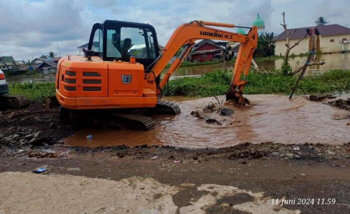 perkuatan badan Jalan Martapura Lama