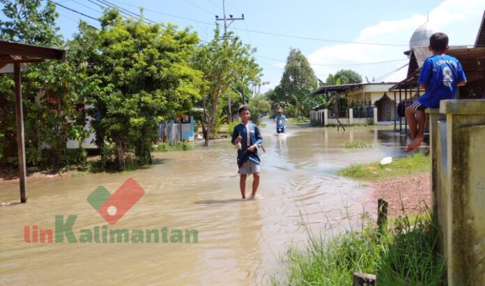 terendam banjir ruas jalan terendam banjir