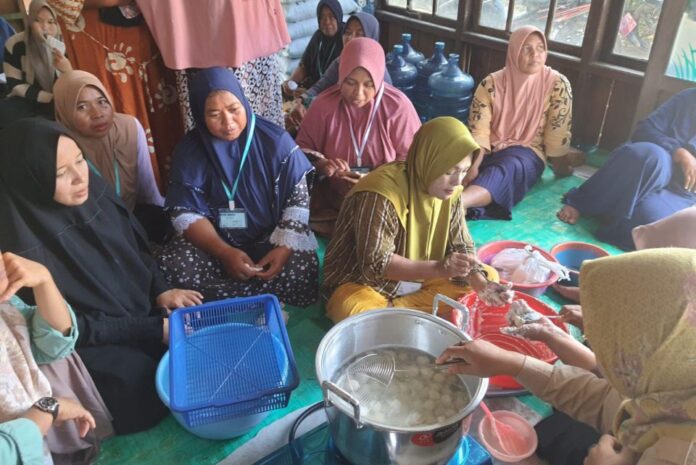 IMG-20240716-WA0013-960x642 Ibu Rumah Tangga Sungai Rangas Belajar Olah Pentol Ikan Patin