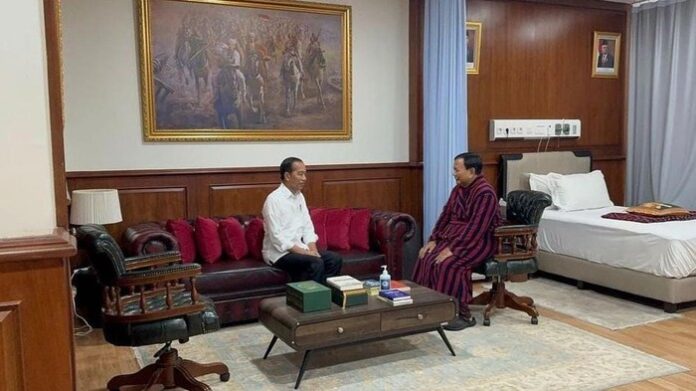 Prabowo unggah foto saat dikunjungi Presiden Jokowi pascaoperasi kaki prabowo subianto operasi kaki