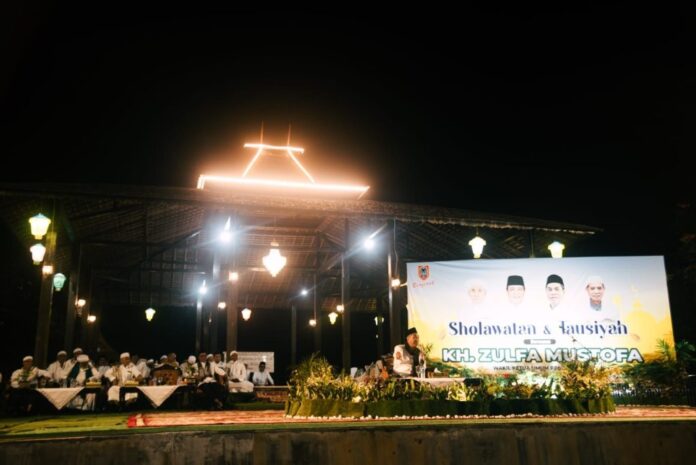 Wakil Ketua Umum PBNU KH. Zulfa Mustofa di sholawatan rutin paman birin Wakil Ketua Umum PBNU KH. Zulfa Mustofa