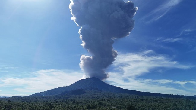 gunung ibu di halmahera meletus lagi Gunung Ibu