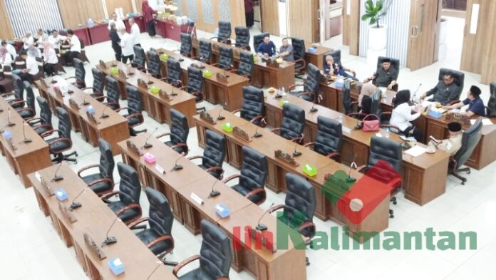 pimpinan dewan tak hadir