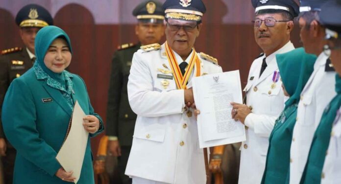 Kukuhkan Kades Kabupaten Tapin, Ini Pesan Gubernur 