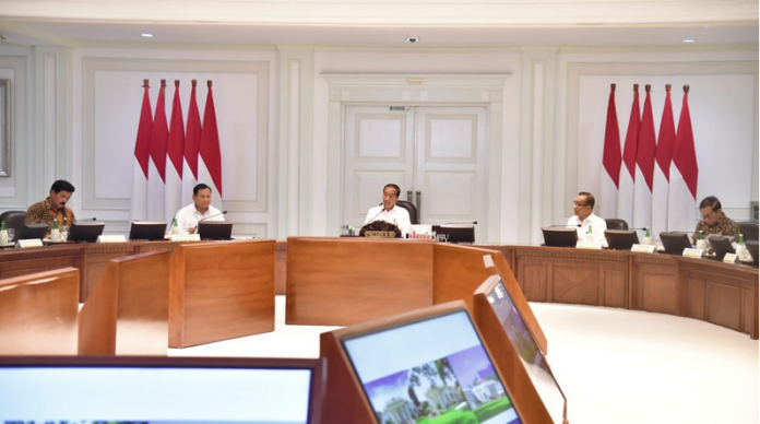Pimpin Ratas RAPBN 2025 Presiden Jokowi Waspadai Risiko Ekonomi Global resiko ekonomi global