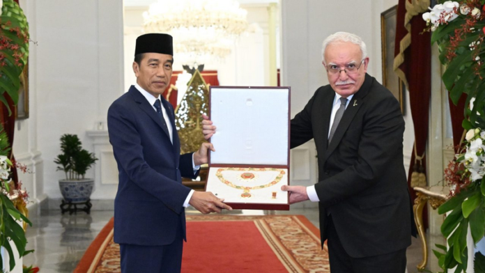Presiden Jokowi Dianugerahi Grand Collar Order of the State of Palestine oleh Presiden Mahmoud Abbas Grand Collar Order of the State of Palestine