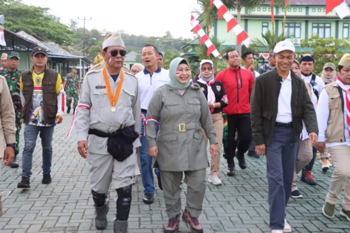 paman birin - acil odah lepas peserta Kirab Merah Putih Ke-5