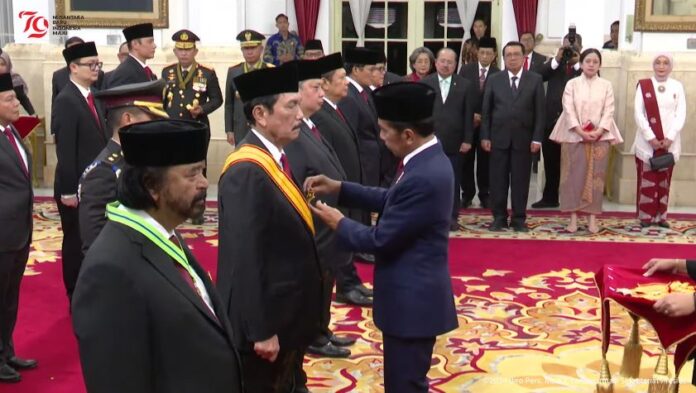 tanda jasa dan  Tanda Kehormatan Bintang Tanda Kehormatan Bintang