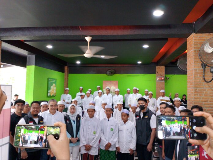 Bersama Yayasan Abdul Aziz Halaby, Kaesang Santuni 250 Anak Yatim 