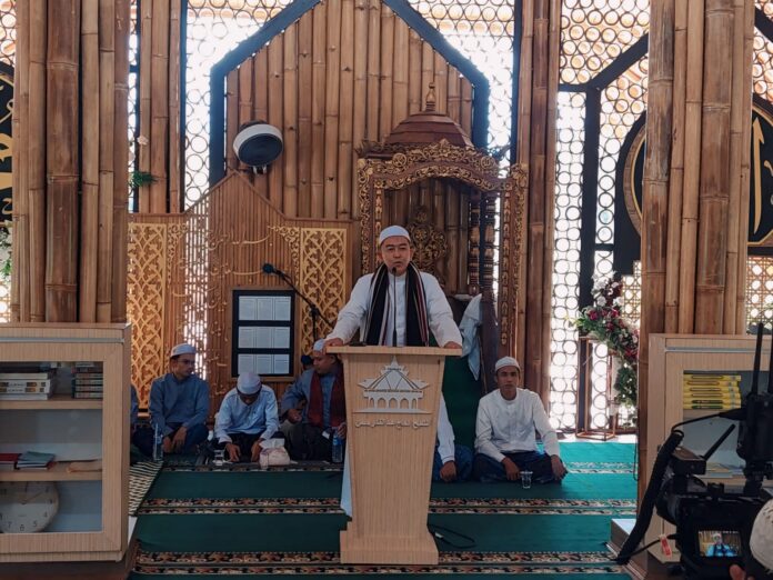 Maulid Nabi di Masjid Bambu, Guru Oton Sampaikan Keistimewaan Nabi Muhammad SAW