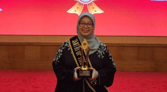 hd8utpgmezpnm2u Margaret Aliyatul Maimunah, Santri of the Year 2024