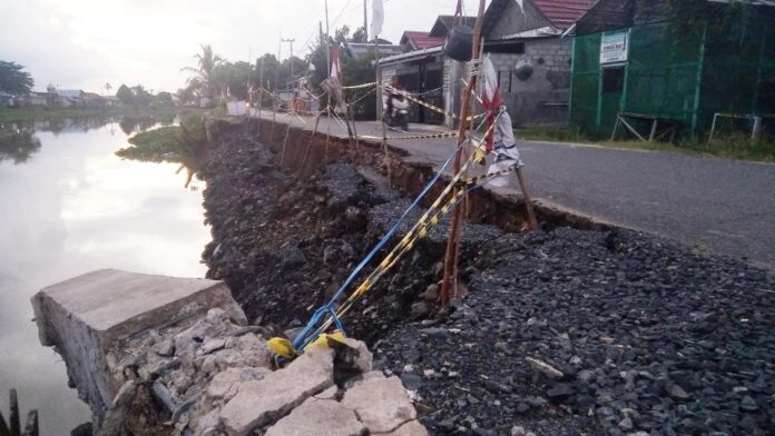 Perkuatan Siring Ruas Jalan Sultan Inaayatullah