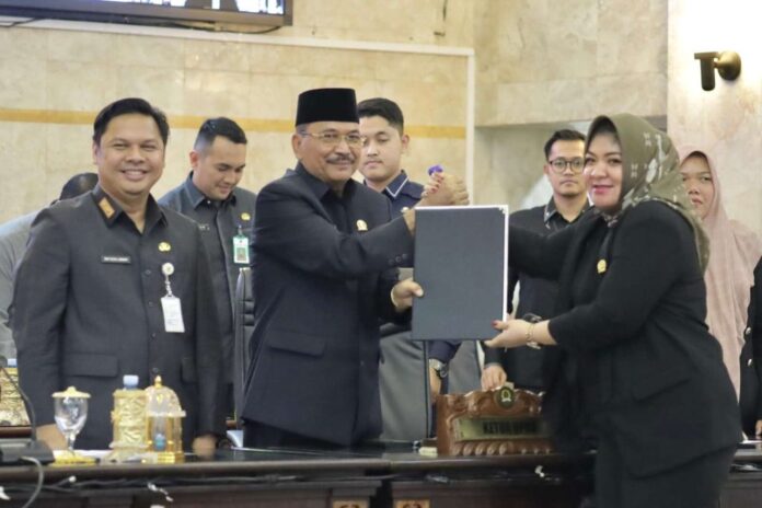 paman birin sampaikan tiga raperda