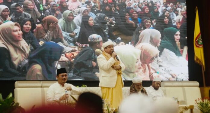 KH Muhammad Ilyas di Gema Maulid malam ke-20 KH Muhammad Ilyas