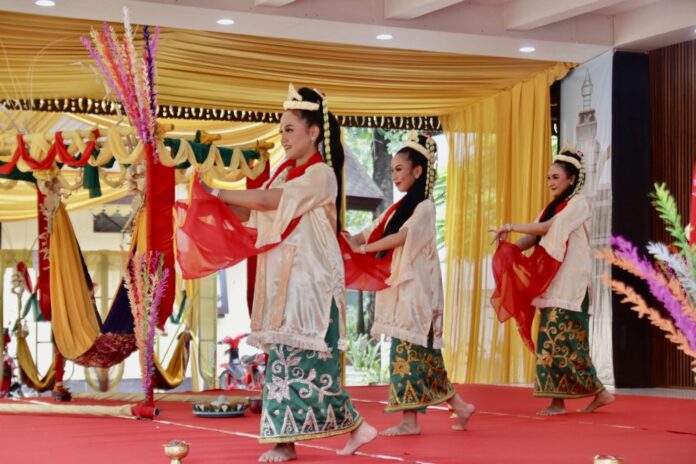budaya baayun maulud Budaya Baayun Maulud tampil di TMII Jakarta