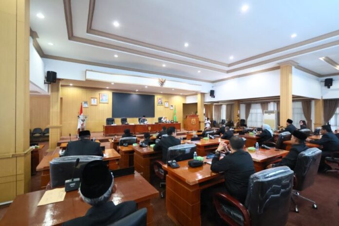 dprd banjarbaru bentuk delapan fraksi