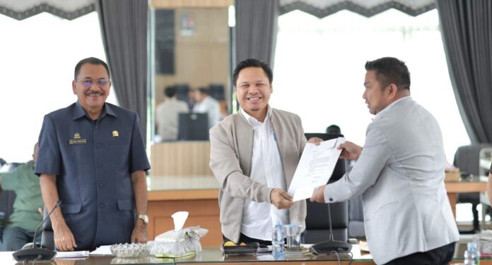 Bahas Raperda APBD 2025 Banggar DPRD Kalsel Rapat Bersama TPAD