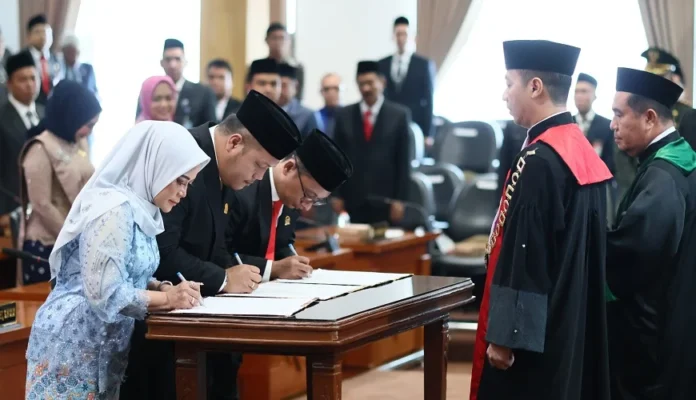 gusti risky pimpin dprd