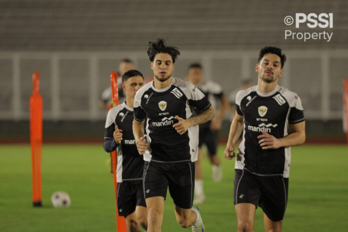 kevin dick terlihat latihan bersama Timnas latihan bersama skuad garuda
