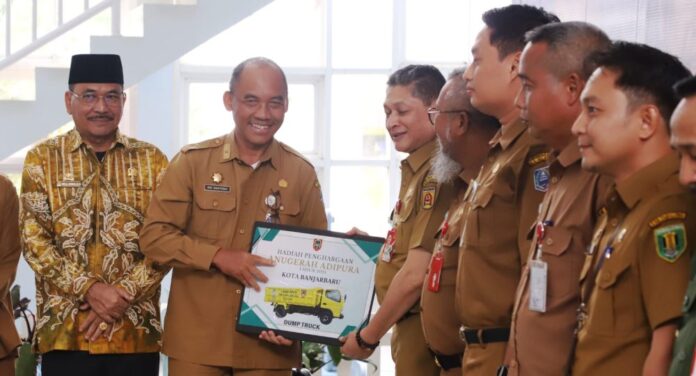 IMG-20241216-WA0075-1000x540 Pemprov Kalsel Berikan Penghargaan Proklim Lestari Untuk 6 Desa