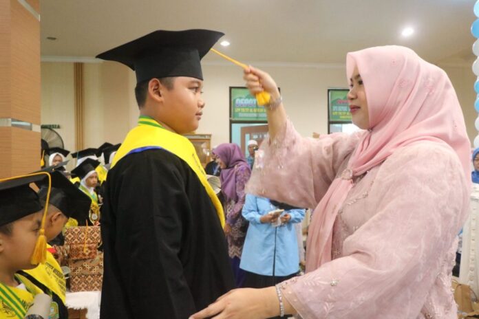 Lebih Seribu Santri dan Santriwati TK/TPA Kabupaten Banjar Diwisuda