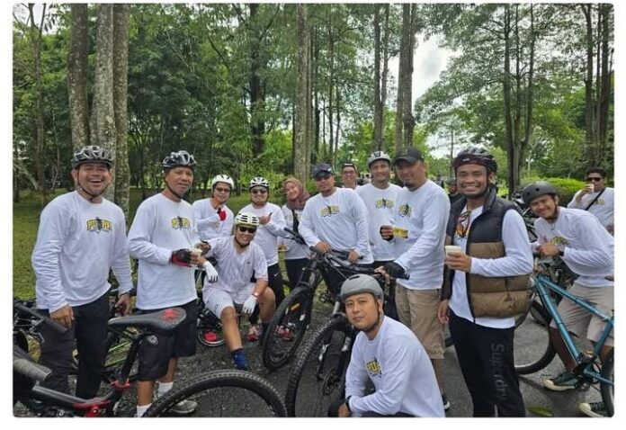 pupr kalsel meriahkan gowes bersama di peringatan hut korpri
