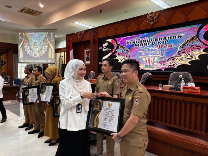 penghargaan keterbukaan informasi publik