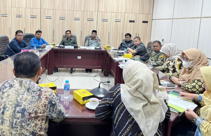 IMG-20250109-WA0022 DPRD Rekomendasikan Kadinsos P3AP2KB Kabupaten Banjar Dimutasi